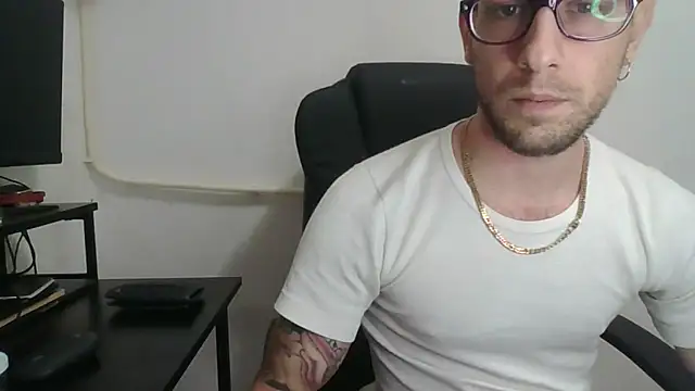 Snapshot of mikealcorleone chatting on December 24, 2024, 3:58 pm mikealcorleone online show from December 24, 2024, 3:58 pm