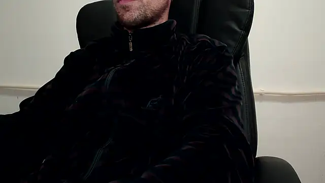Snapshot of mikealcorleone chatting on February 5, 2025, 1:00 pm mikealcorleone online show from February 5, 2025, 1:00 pm