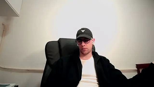 Snapshot of mikealcorleone chatting on February 23, 2025, 8:11 pm mikealcorleone online show from February 23, 2025, 8:11 pm