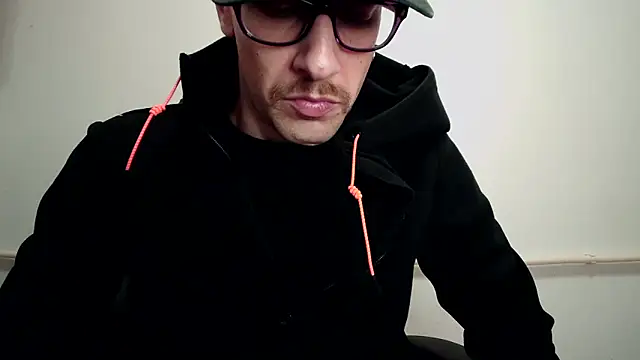 Snapshot of mikealcorleone chatting on March 19, 2025, 9:16 pm mikealcorleone online show from March 19, 2025, 9:16 pm