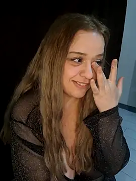 cansuozell online show from October 25, 2025, 8:03 pm