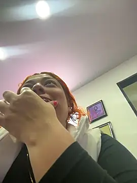 Snapshot of dulce_celeste15 chatting on December 19, 2025, 7:32 pm dulce celeste15 online show from December 19, 2025, 7:32 pm