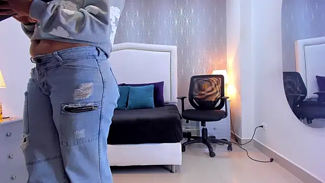 Snapshot of _Peach1_ chatting on September 29, 2025, 2:55 pm Peach1 online show from September 29, 2025, 2:55 pm