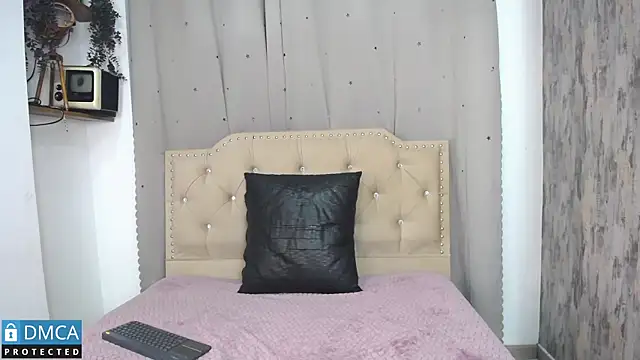 Snapshot of CataFox_ chatting on March 4, 2025, 1:45 am CataFox online show from March 4, 2025, 1:45 am