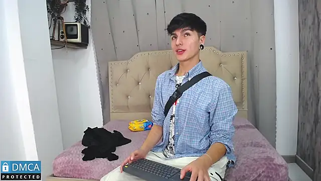 Snapshot of CataFox_ chatting on March 12, 2025, 1:36 am CataFox online show from March 12, 2025, 1:36 am