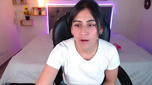 mia aira online show from December 6, 2024, 8:29 pm