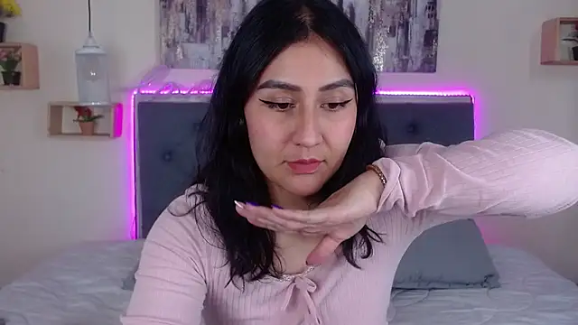 mia aira online show from October 24, 2025, 3:19 pm