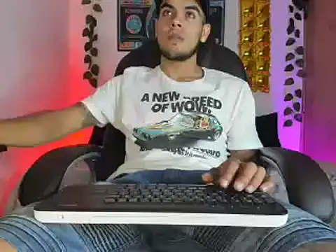 mikee scooth online show from February 2, 2025, 1:02 am