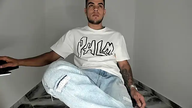 mikee scooth online show from November 18, 2025, 4:33 pm