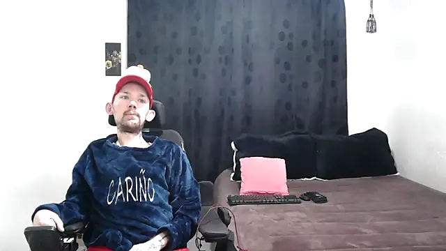 Snapshot of Sophia_and_Thomas chatting on December 22, 2024, 11:22 am Sophia and Thomas online show from December 22, 2024, 11:22 am