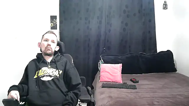 Snapshot of Sophia_and_Thomas chatting on December 27, 2024, 11:06 am Sophia and Thomas online show from December 27, 2024, 11:06 am