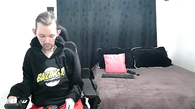 Snapshot of Sophia_and_Thomas chatting on February 13, 2025, 11:50 am Sophia and Thomas online show from February 13, 2025, 11:50 am