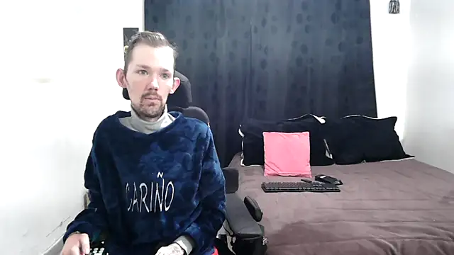 Snapshot of Sophia_and_Thomas chatting on February 27, 2025, 9:43 am Sophia and Thomas online show from February 27, 2025, 9:43 am