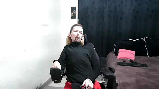 Snapshot of Sophia_and_Thomas chatting on March 1, 2025, 9:40 am Sophia and Thomas online show from March 1, 2025, 9:40 am