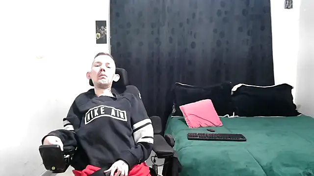 Snapshot of Sophia_and_Thomas chatting on March 5, 2025, 9:49 am Sophia and Thomas online show from March 5, 2025, 9:49 am