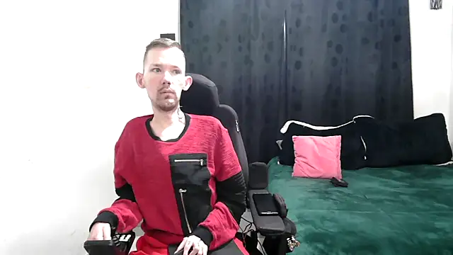 Snapshot of Sophia_and_Thomas chatting on March 11, 2025, 9:56 am Sophia and Thomas online show from March 11, 2025, 9:56 am