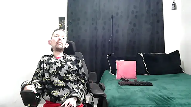 Snapshot of Sophia_and_Thomas chatting on March 18, 2025, 10:14 am Sophia and Thomas online show from March 18, 2025, 10:14 am