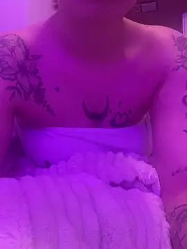 Snapshot of queenlo_xxx chatting on December 23, 2024, 10:33 pm queenlo xxx online show from December 23, 2024, 10:33 pm