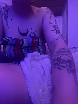 Snapshot of queenlo_xxx chatting on December 26, 2024, 12:36 am queenlo xxx online show from December 26, 2024, 12:36 am