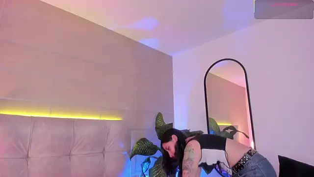 Snapshot of Karito-28 chatting on November 4, 2025, 1:32 pm Karito-28 online show from November 4, 2025, 1:32 pm