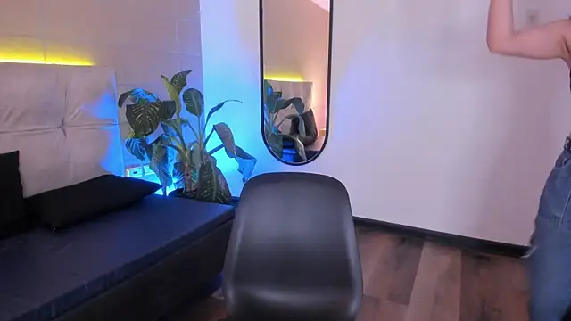 Snapshot of Karito-28 chatting on November 19, 2025, 12:05 pm Karito-28 online show from November 19, 2025, 12:05 pm