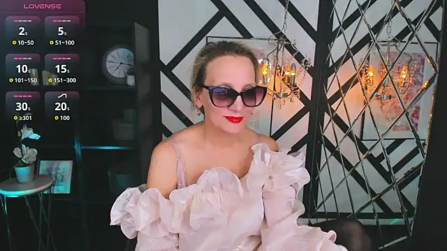 Snapshot of Queen_Anna_ chatting on March 1, 2026, 1:13 pm Queen Anna online show from March 1, 2026, 1:13 pm