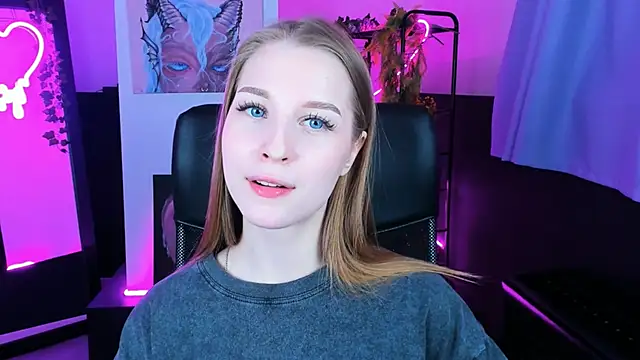 CuteMousee online show from December 10, 2024, 4:49 pm