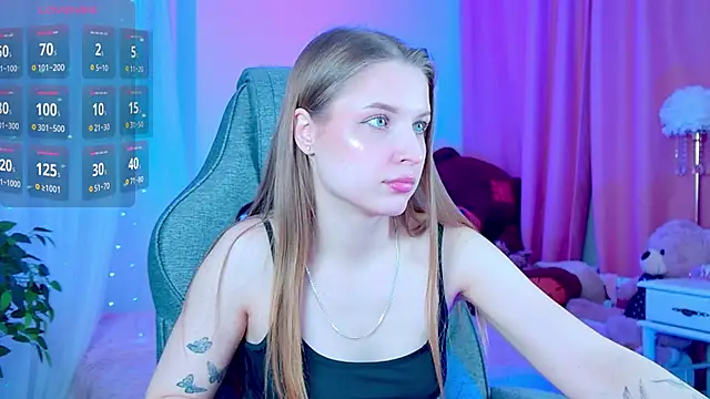 CuteMousee online show from December 15, 2025, 5:55 am