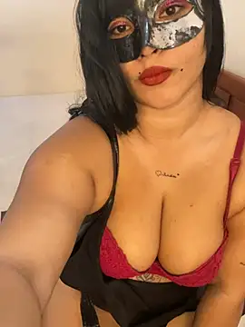 Snapshot of thushani24 chatting on January 19, 2026, 9:35 am thushani24 online show from January 19, 2026, 9:35 am