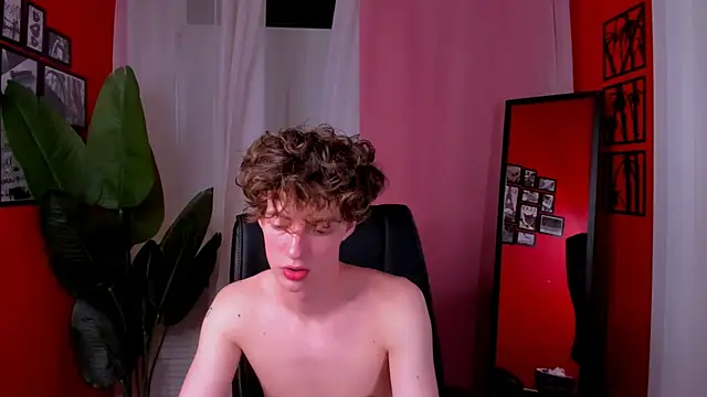 Snapshot of LukeSweet chatting on June 21, 2026, 12:52 pm LukeSweet online show from June 21, 2026, 12:52 pm