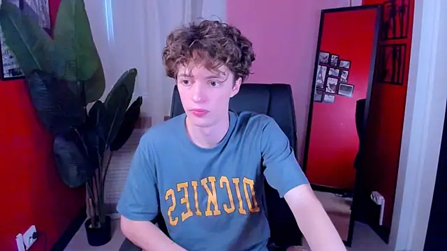 Snapshot of LukeSweet chatting on June 22, 2026, 12:02 pm LukeSweet online show from June 22, 2026, 12:02 pm