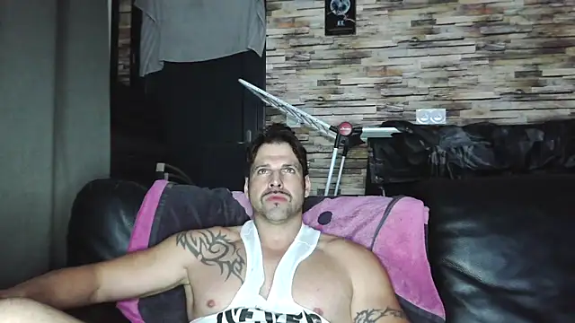 XxBigboybandxX online show from December 19, 2025, 6:37 pm