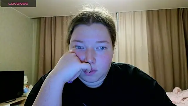 Blush Lolaa online show from December 21, 2025, 3:41 pm