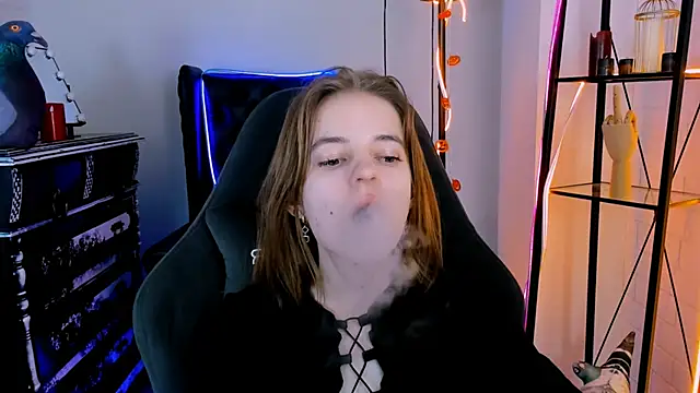 TinaDavil online show from December 3, 2024, 2:27 pm