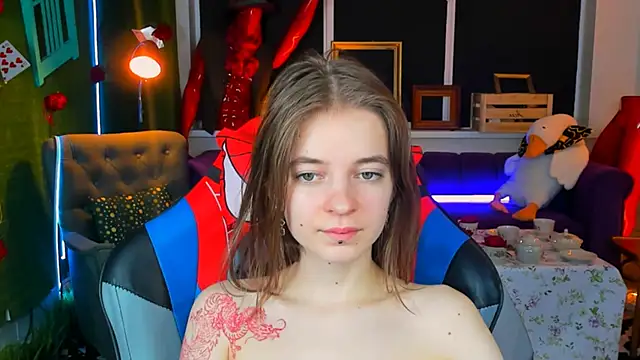 TinaDavil online show from March 18, 2025, 12:14 pm