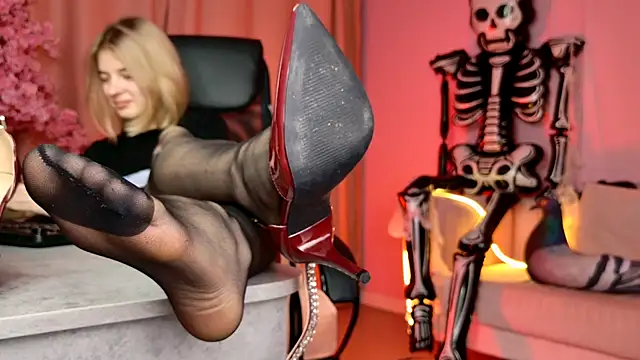 TinaDavil online show from October 21, 2025, 10:49 am