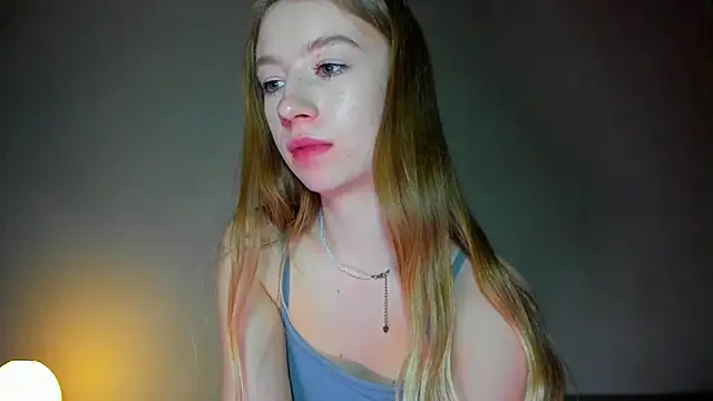 minidivaa  online show from April 5, 2026, 9:23 pm