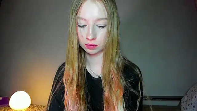 minidivaa  online show from April 14, 2026, 8:48 pm