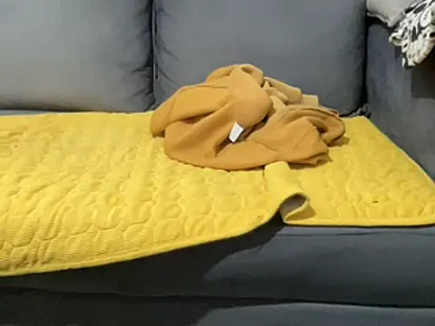 4small4inchlol online show from February 6, 2025, 4:36 pm