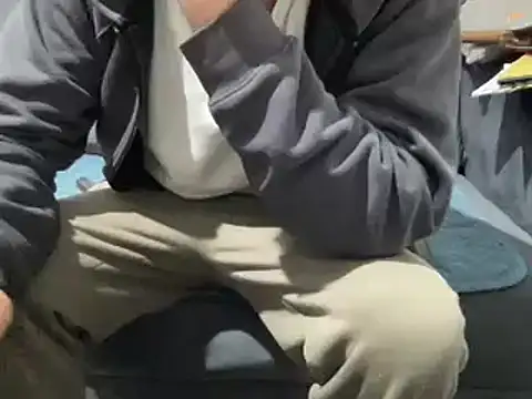 4small4inchlol online show from February 28, 2025, 11:34 pm