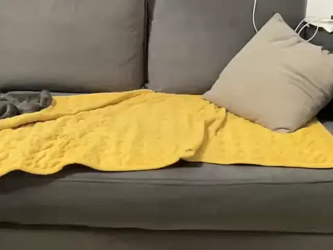 4small4inchlol online show from October 28, 2025, 8:55 pm