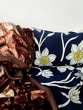 beautiful himanshi2 online show from December 14, 2025, 4:18 am