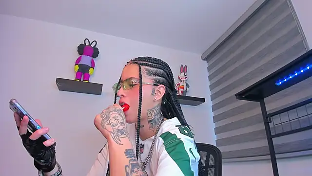 Gangster Girl online show from December 21, 2025, 9:22 pm