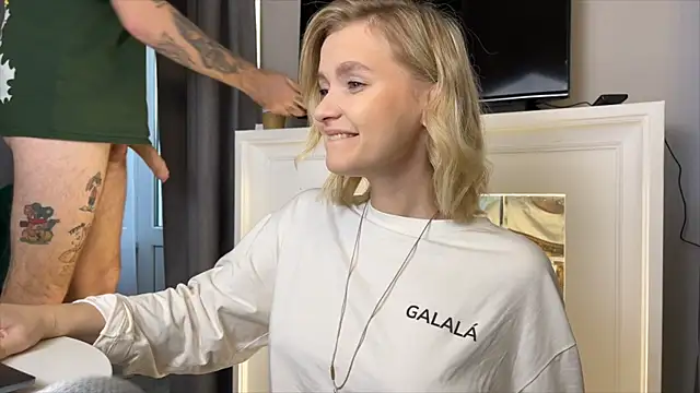 Adelovenick online show from November 27, 2025, 8:38 am