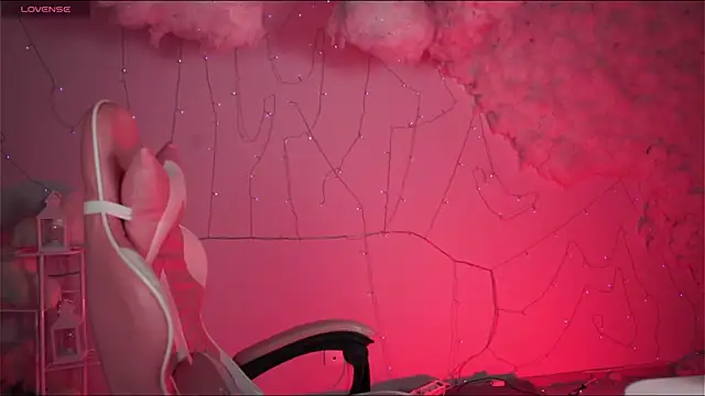 Lana  May online show from March 21, 2025, 11:12 am