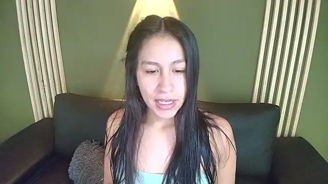 Snapshot of EmiGomez_ chatting on October 24, 2025, 1:40 pm EmiGomez online show from October 24, 2025, 1:40 pm