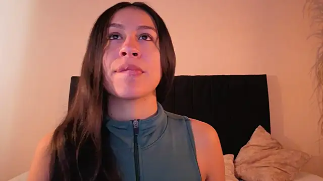 Snapshot of EmiGomez_ chatting on November 8, 2025, 1:33 pm EmiGomez online show from November 8, 2025, 1:33 pm