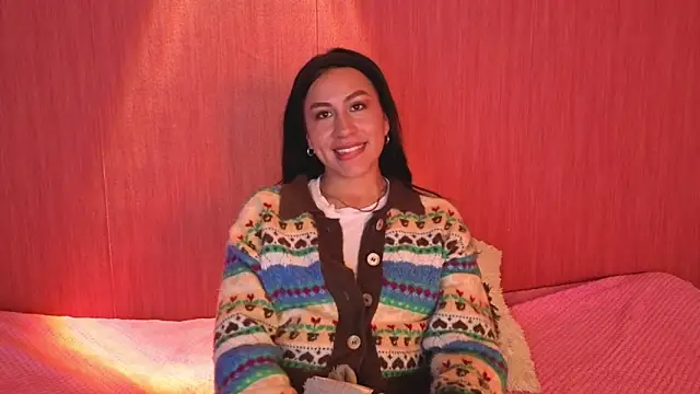 Snapshot of EmiGomez_ chatting on November 14, 2025, 2:32 am EmiGomez online show from November 14, 2025, 2:32 am