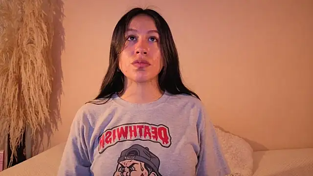 Snapshot of EmiGomez_ chatting on December 1, 2025, 11:37 am EmiGomez online show from December 1, 2025, 11:37 am