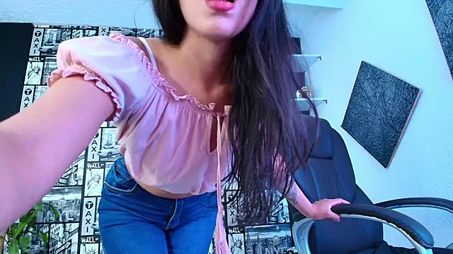 Snapshot of EmiGomez_ chatting on December 3, 2025, 2:04 pm EmiGomez online show from December 3, 2025, 2:04 pm